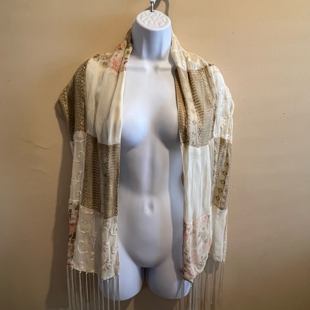 Elegant Patchwork Scarf in Cream and beige w/floral print